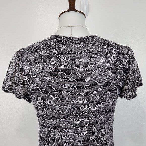 Dressbarn Black White Short Sleeve Subtle Floral Y2K Look Top Size SP - Picture 9 of 14